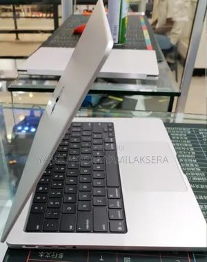 New Laptop Apple MacBook Pro 2025 M5 16GB Apple M5 SSD 512GB