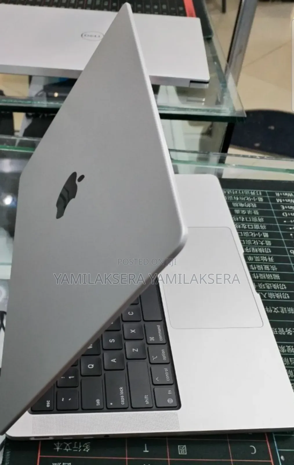New Laptop Apple MacBook Pro 2025 M5 16GB Apple M5 SSD 512GB