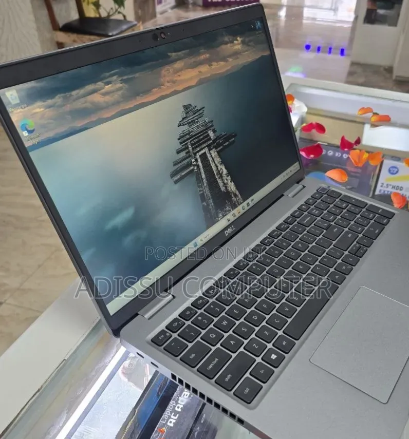 New Laptop Dell Precision 3560 16GB Intel Core i7 SSD 512GB