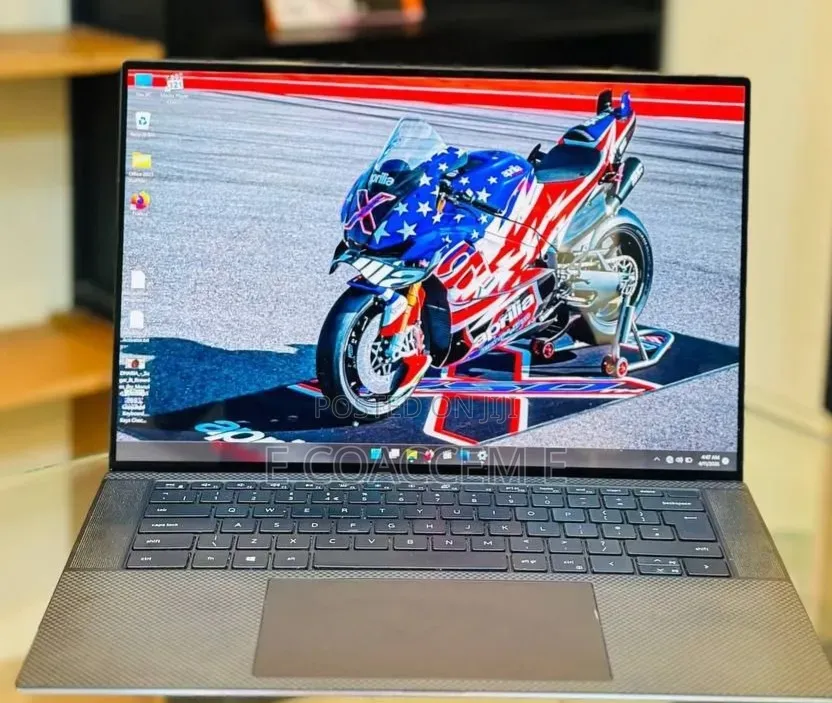 New Laptop Dell 16GB Intel Core i7 SSD 512GB