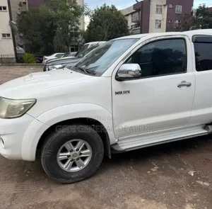 Toyota Hilux 2013 White