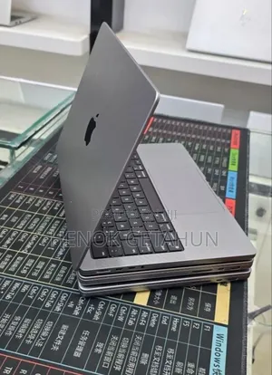 New Laptop Apple MacBook Pro 2021 M1 32GB Apple M1 SSD 512GB