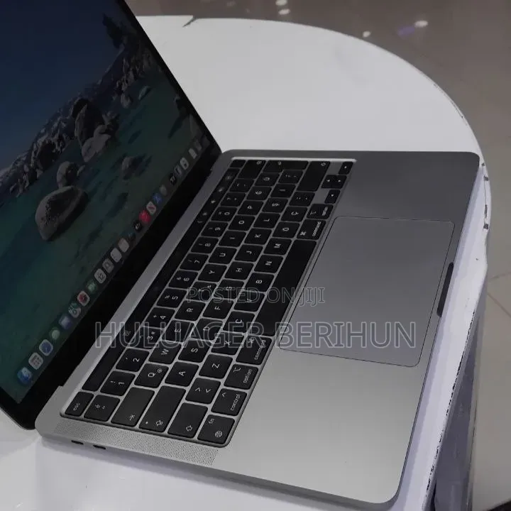 New Laptop Apple MacBook Pro 2020 M1 8GB Apple M1 SSD 256GB