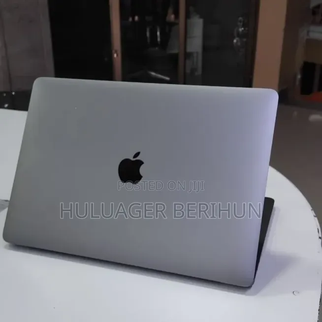 New Laptop Apple MacBook Pro 2020 M1 8GB Apple M1 SSD 256GB