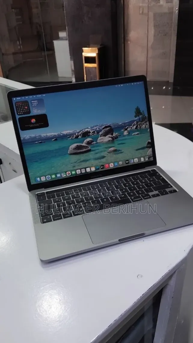 New Laptop Apple MacBook Pro 2020 M1 8GB Apple M1 SSD 256GB