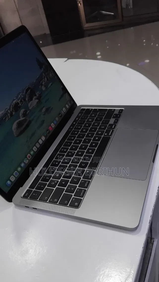 New Laptop Apple MacBook Pro 2020 M1 8GB Apple M1 SSD 256GB