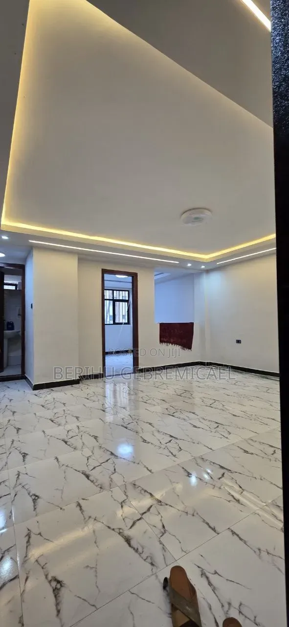 3bdrm Condo in አያት, Yeka for sale