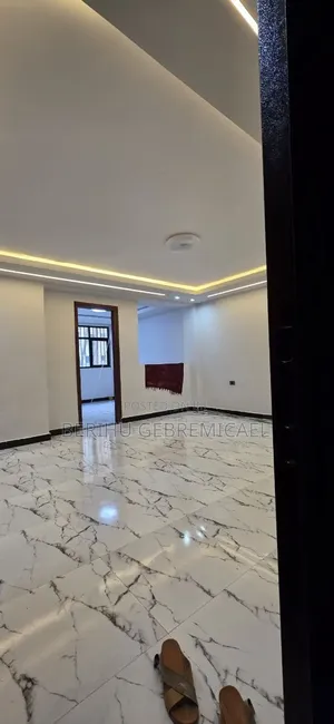 3bdrm Condo in አያት, Yeka for sale