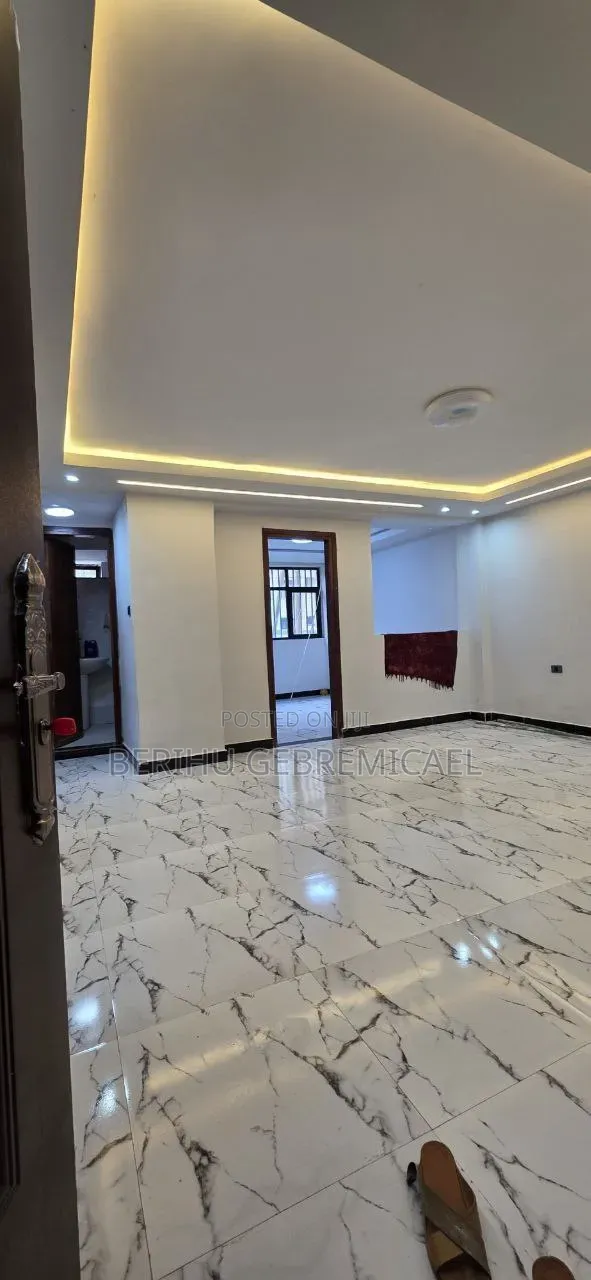 3bdrm Condo in አያት, Yeka for sale