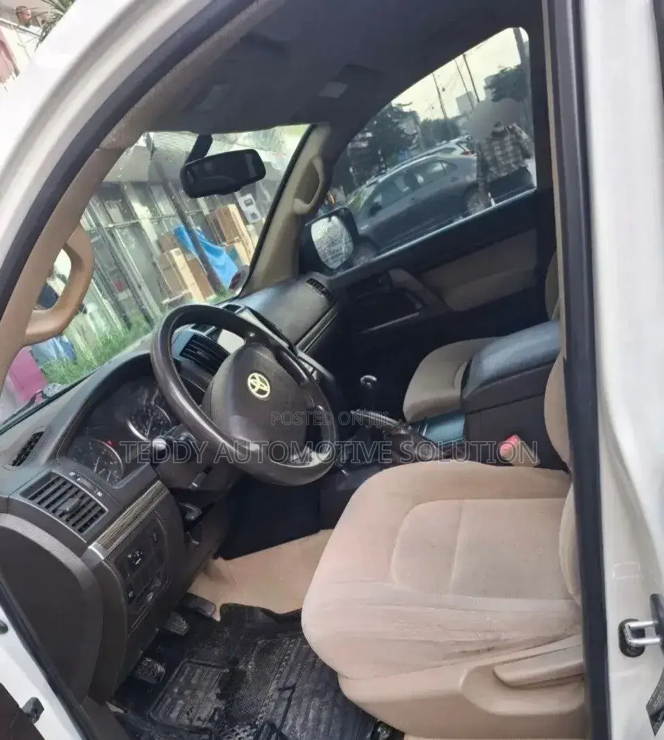 Toyota Land Cruiser 4.7 GX-R 2009 White