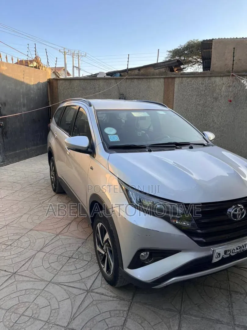Toyota Rush 2022 Silver