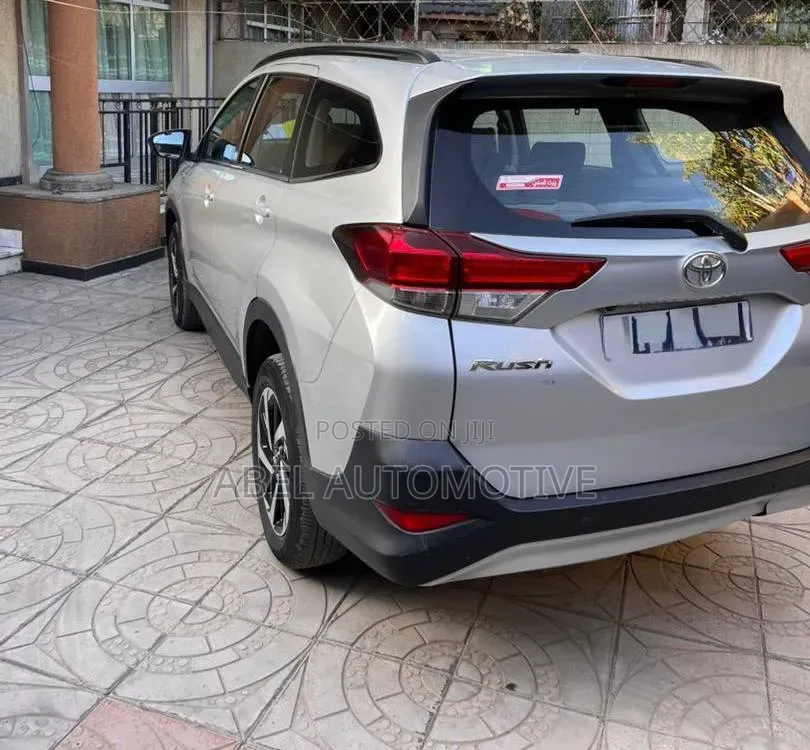 Toyota Rush 2022 Silver