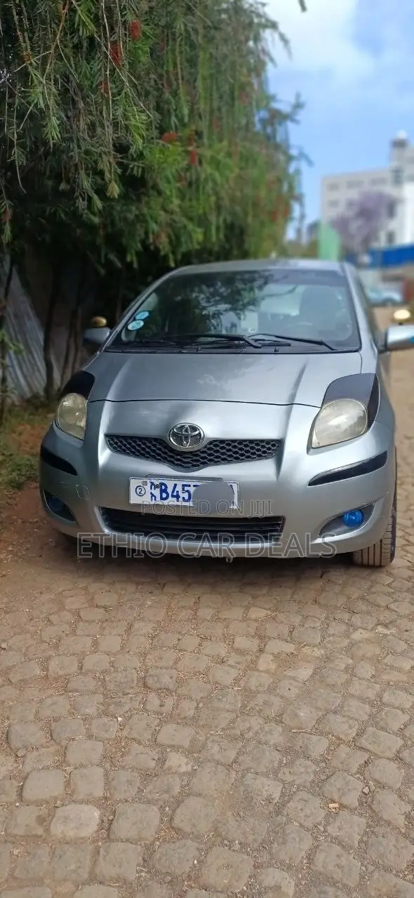 Toyota Yaris 2010 Silver