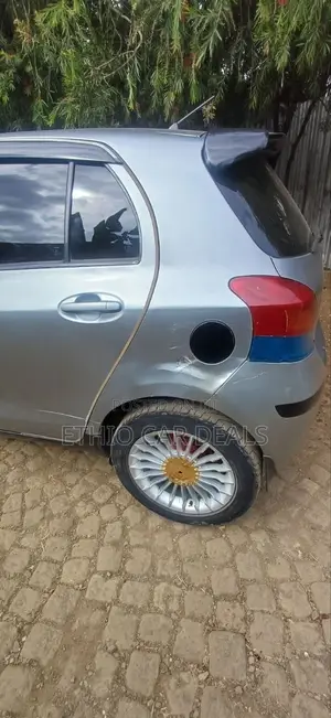 Toyota Yaris 2010 Silver