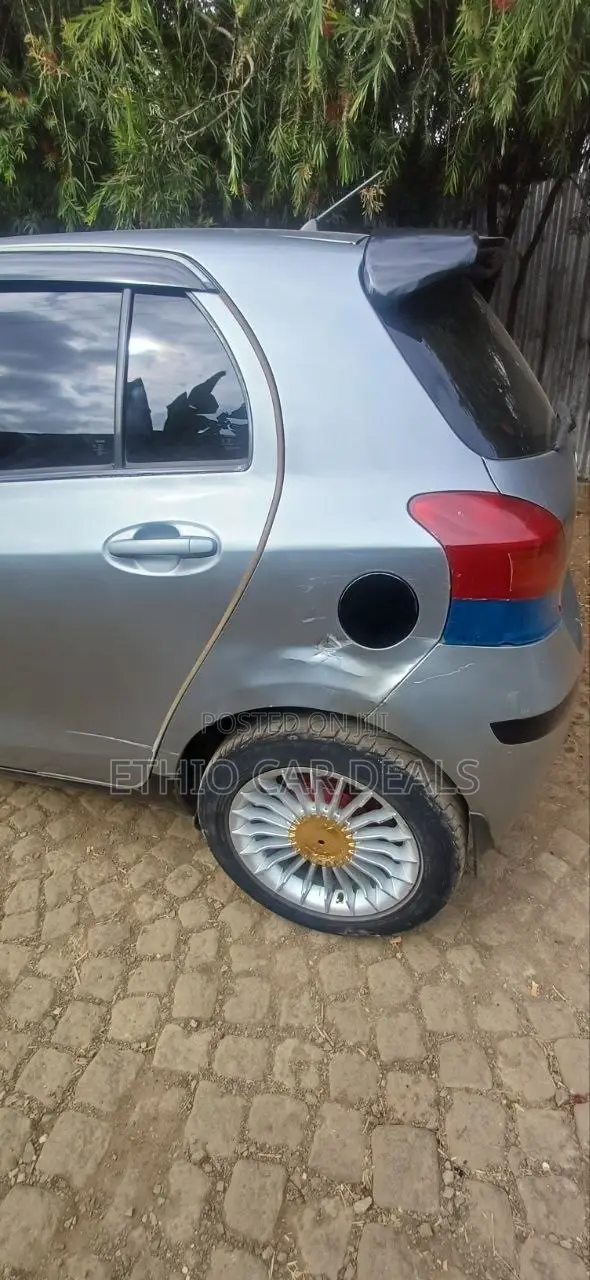 Toyota Yaris 2010 Silver