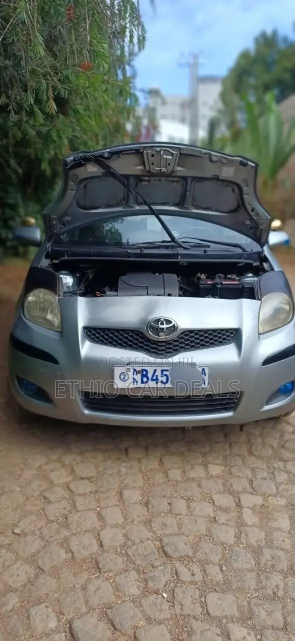Toyota Yaris 2010 Silver