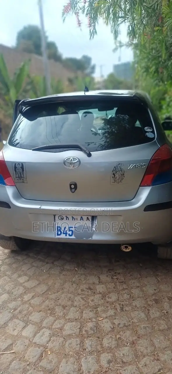 Toyota Yaris 2010 Silver