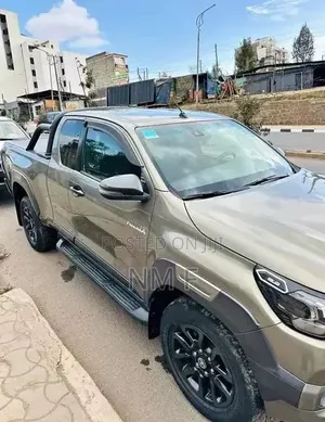 Toyota Hilux 2021 Gray