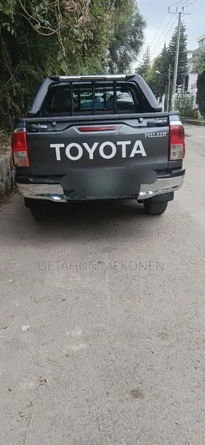 Toyota Hilux 2017 Gray