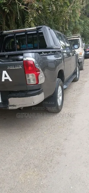 Toyota Hilux 2017 Gray
