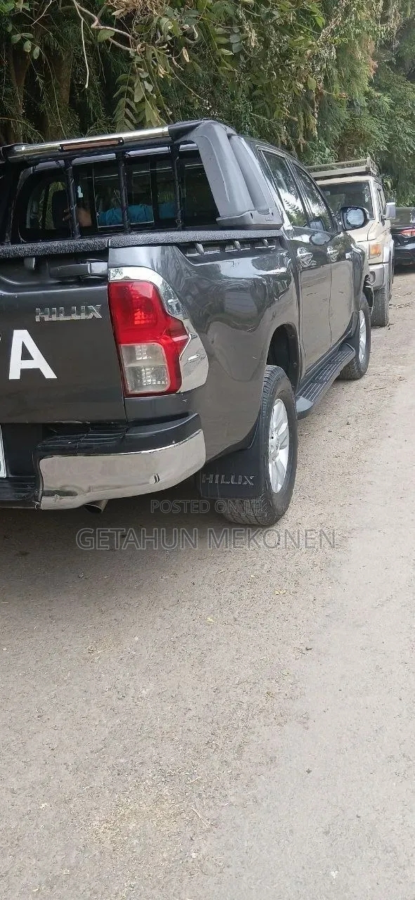 Toyota Hilux 2017 Gray