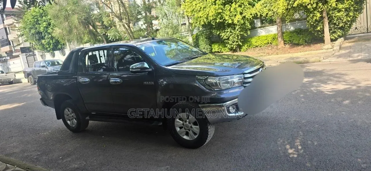 Toyota Hilux 2017 Gray