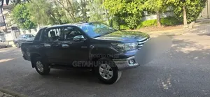 Toyota Hilux 2017 Gray