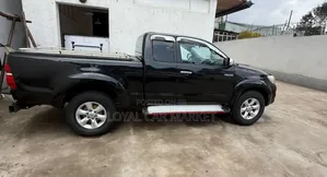 Toyota Hilux 2014 Black