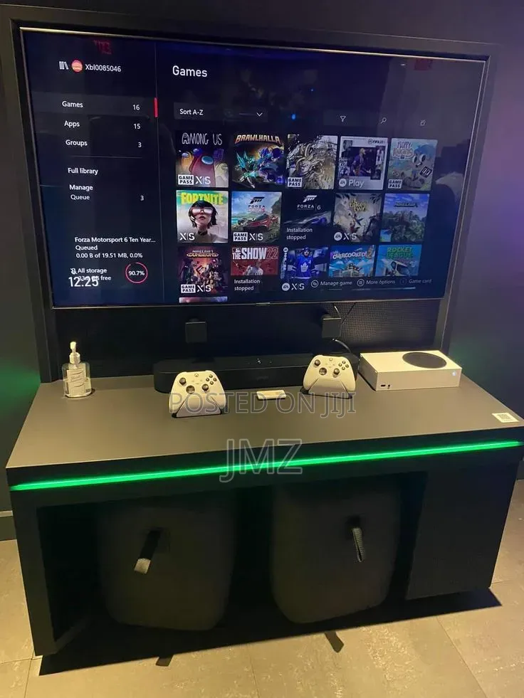 Xbox Seriees S 2 Conttrollers