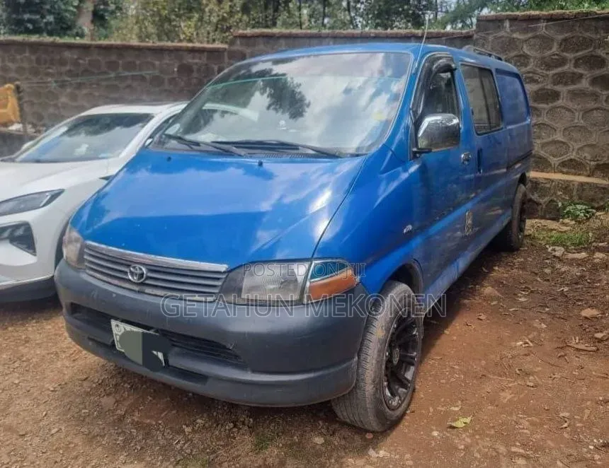 Car 2005 Blue
