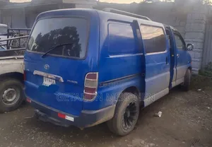 Car 2005 Blue