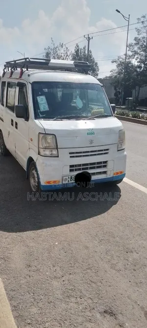 Suzuki Every Wagon 2012 White