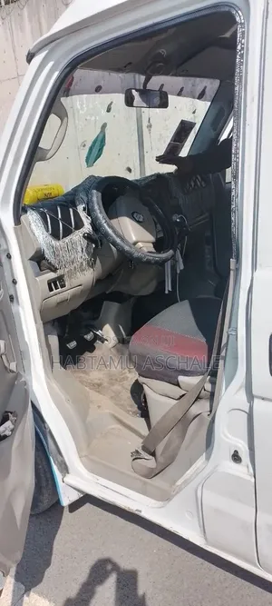 Suzuki Every Wagon 2012 White