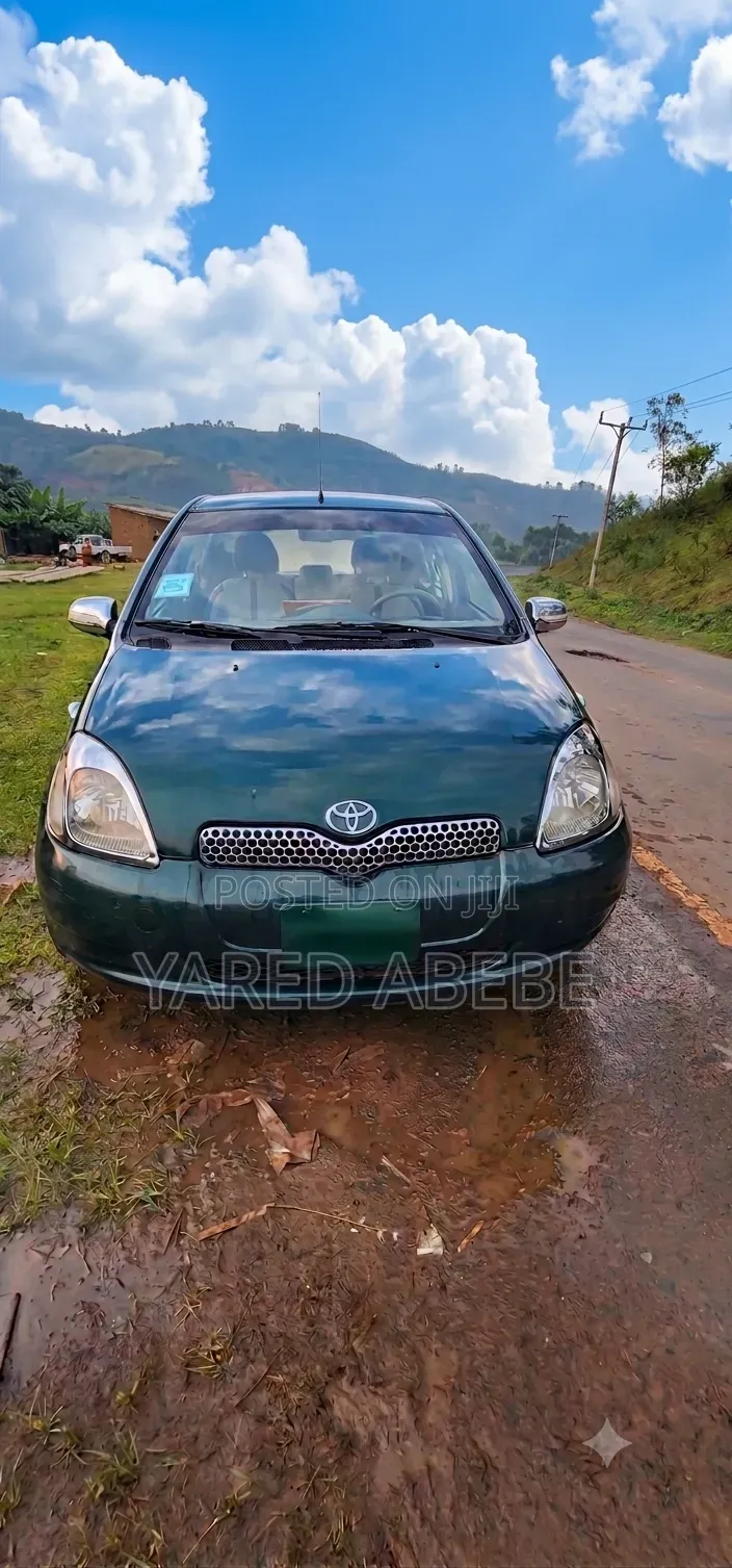 Toyota Yaris 2021 Gray