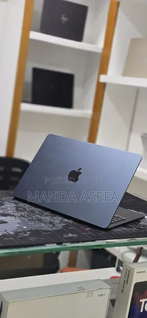 New Laptop Apple MacBook Air 2022 M2 16GB Apple M2 SSD 256GB