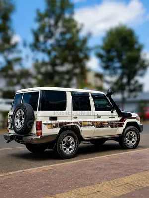Toyota Land Cruiser 2012 White