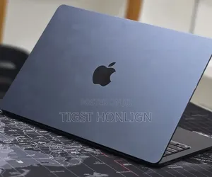 New Laptop Apple MacBook 16GB Apple M2 SSD 256GB