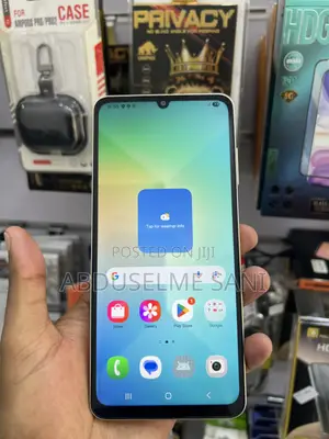 New Samsung Galaxy A06 64 GB Gold