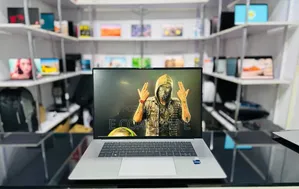 New Laptop HP 16GB Intel Core i9 SSD 512GB
