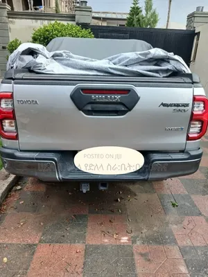 New Toyota Hilux 2025 Silver
