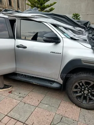 New Toyota Hilux 2025 Silver