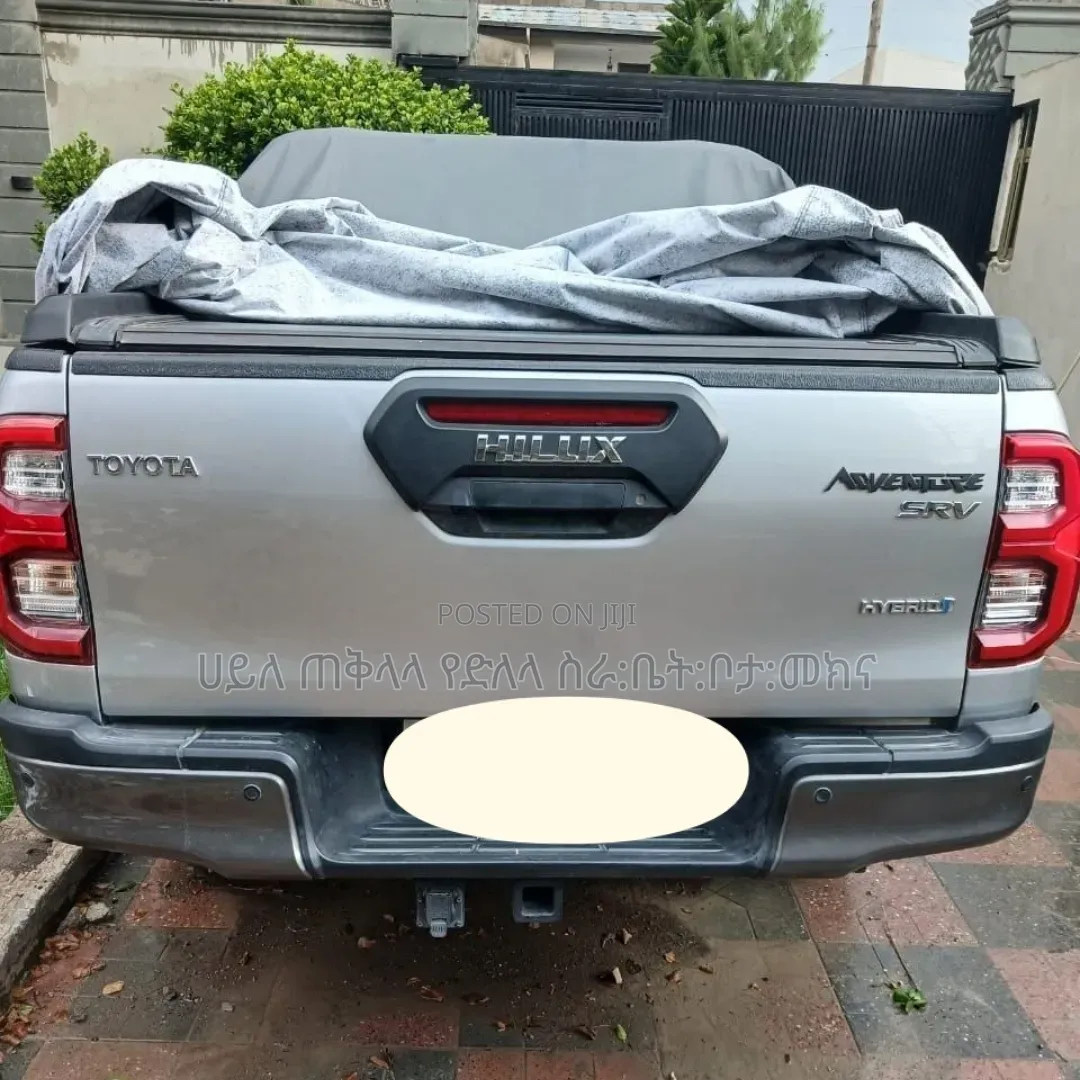 New Toyota Hilux 2025 Silver
