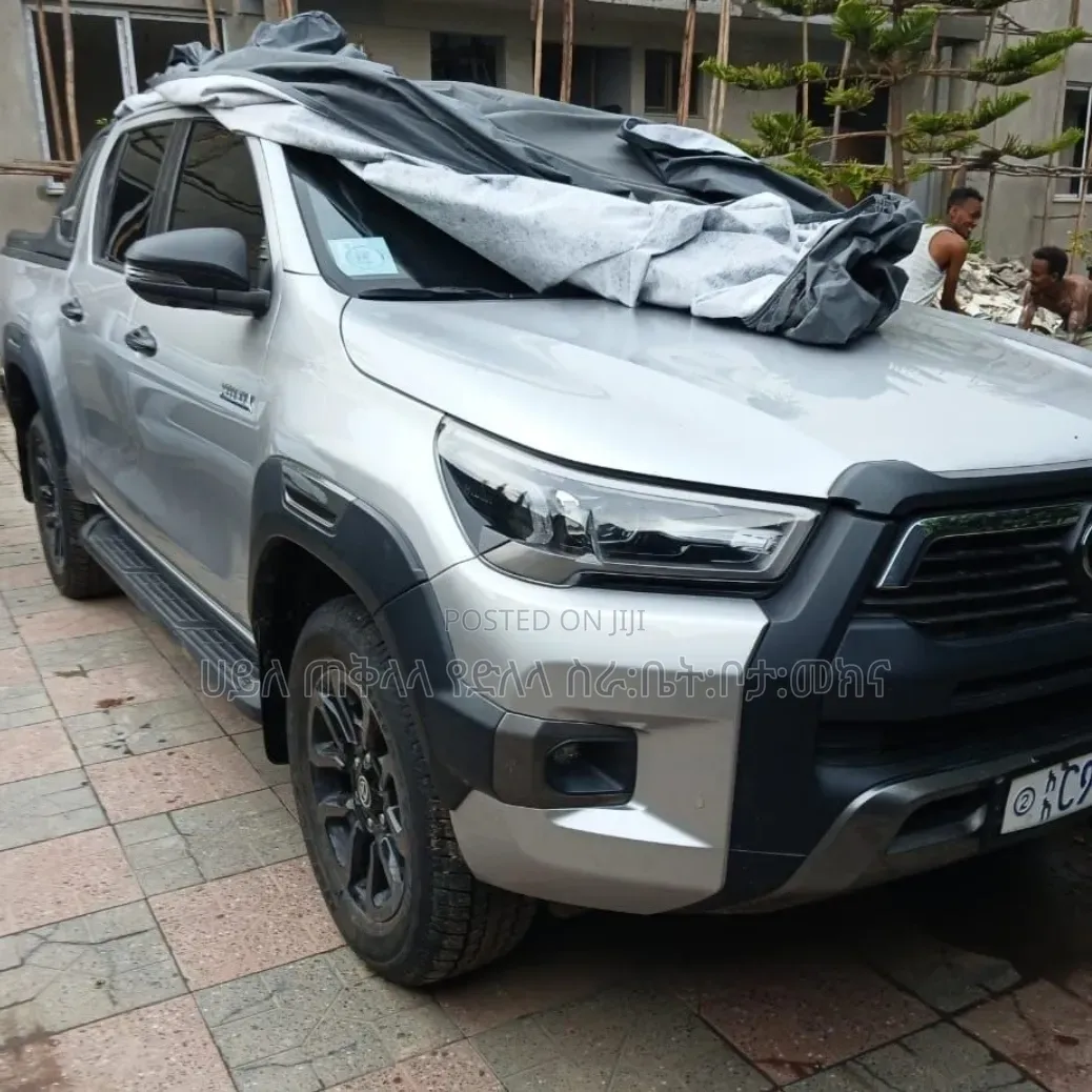 New Toyota Hilux 2025 Silver