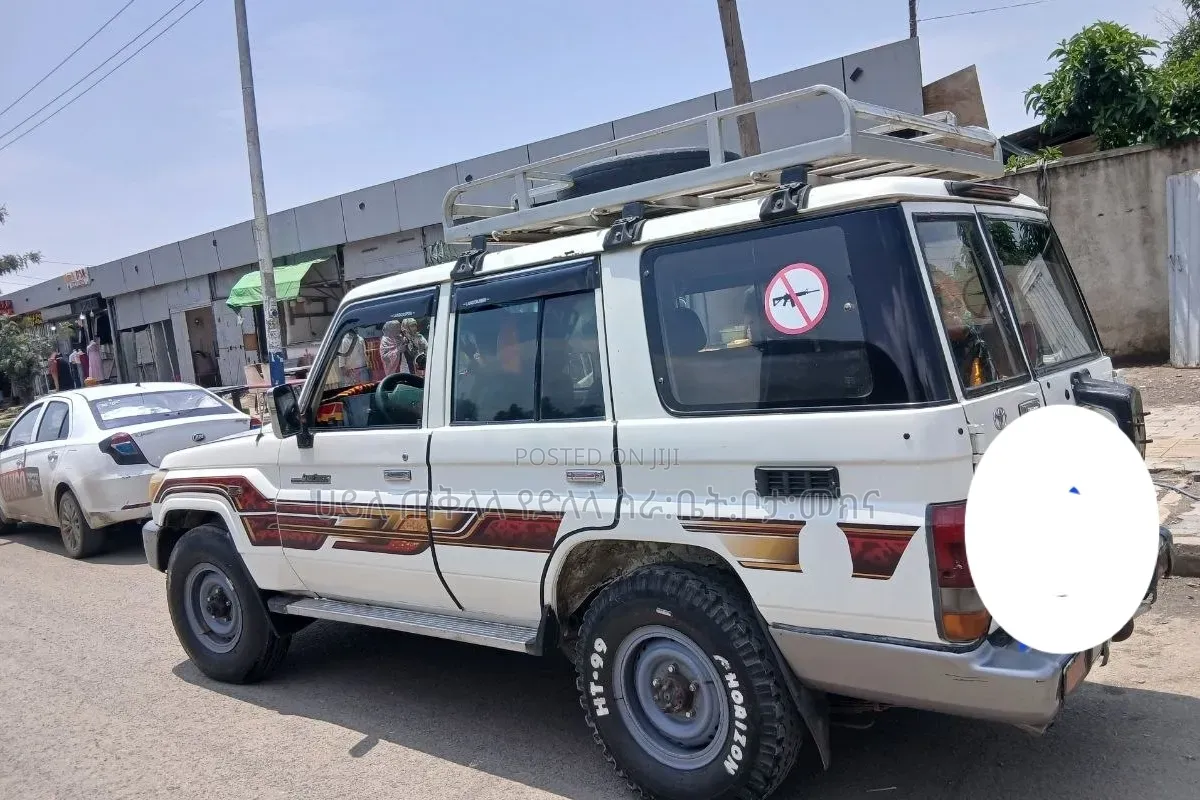 Toyota Land Cruiser 2010 Off white