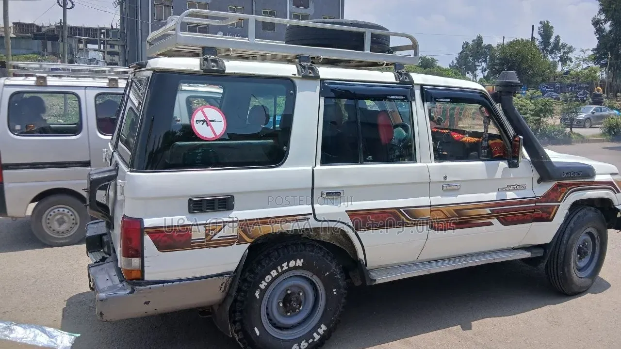 Toyota Land Cruiser 2010 Off white