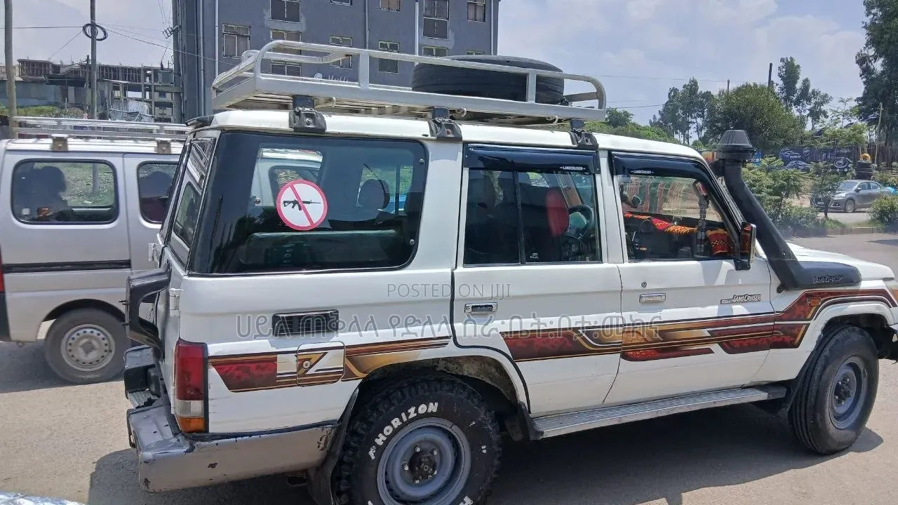 Toyota Land Cruiser 2010 Off white