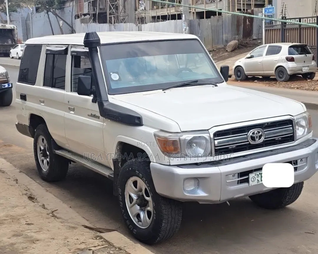 Toyota Land Cruiser 2012 White