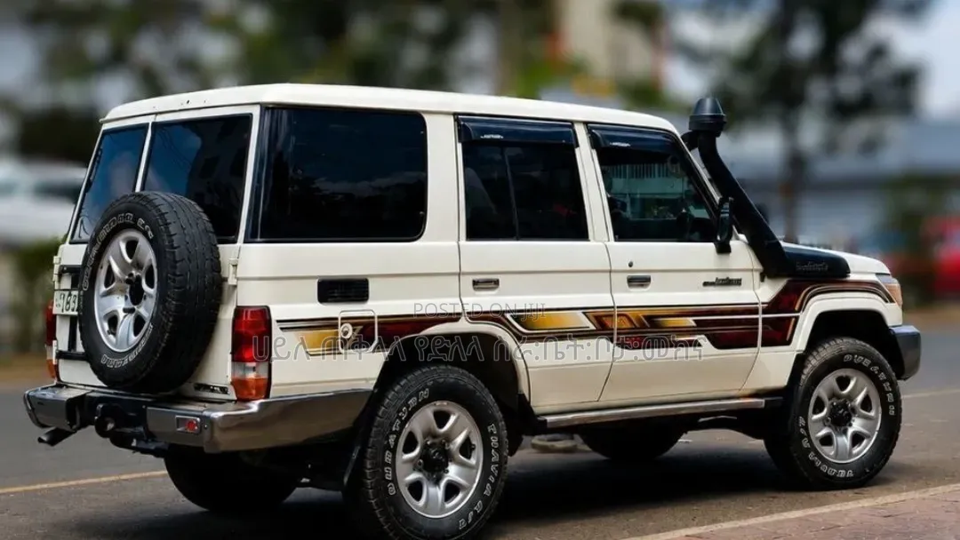 Toyota Land Cruiser 2012 White