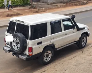 Toyota Land Cruiser 2012 White