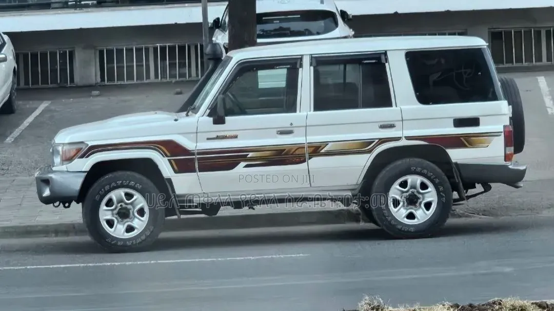 Toyota Land Cruiser 2012 White